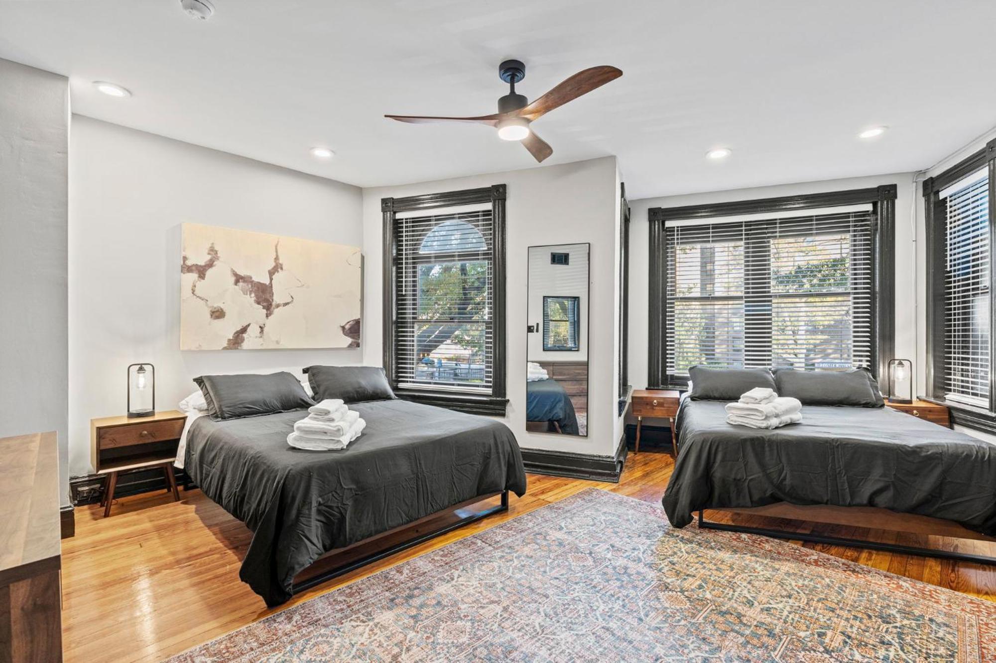 Apartment Spacious, Historic Logan Circle Rowhouse